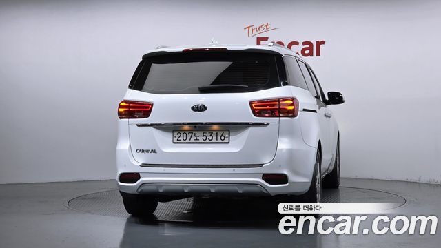 Kia Canival 2020 — photo 4