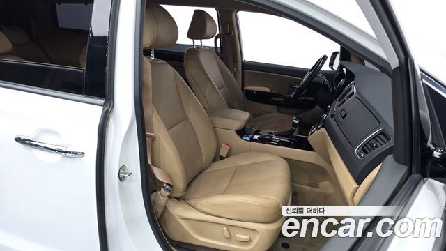 Kia Canival 2020 — photo 11