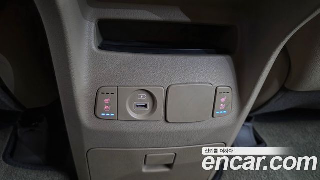 Kia Canival 2020 — photo 17