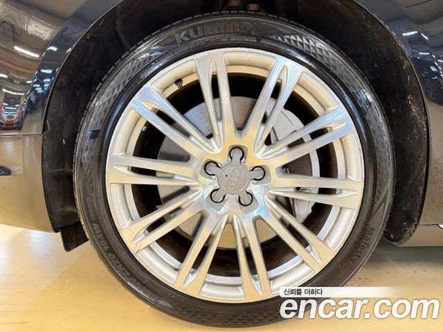 Audi A8 2012 — photo 5