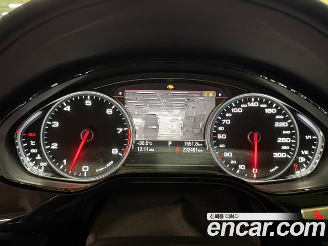 Audi A8 2012 — photo 8