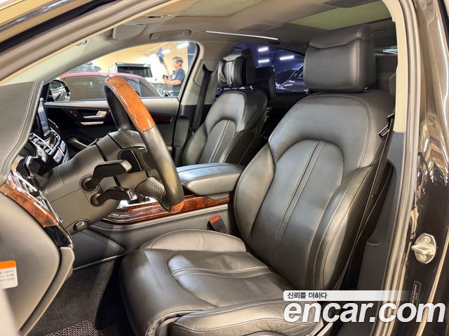 Audi A8 2012 — photo 10