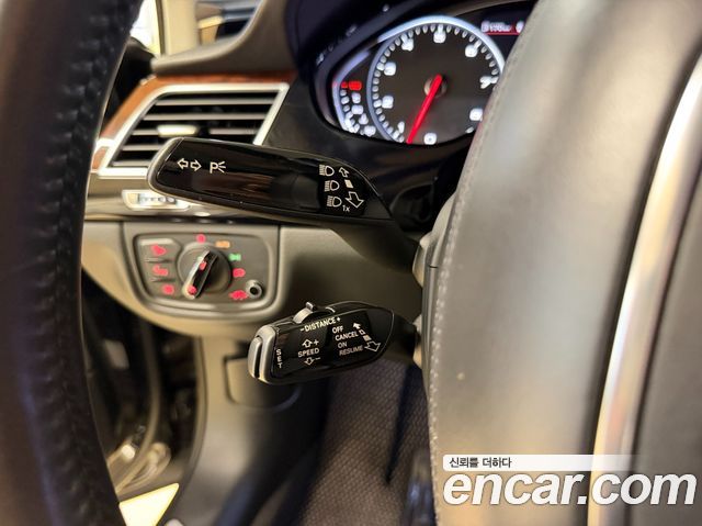 Audi A8 2012 — photo 12