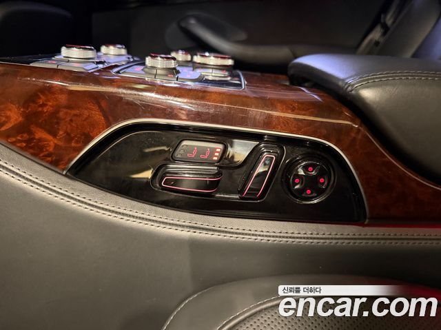 Audi A8 2012 — photo 15
