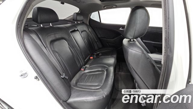 Kia K5 2011 — photo 11
