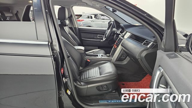 Land Rover Discovery Sport 2019 — photo 16