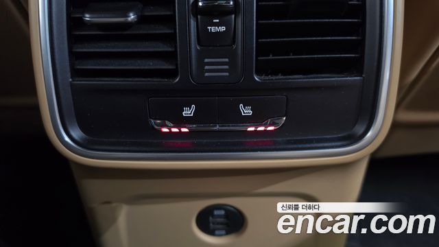 Porsche Macan 2017 — photo 18