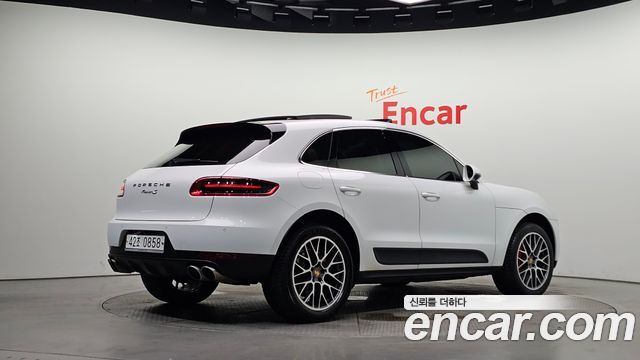 Porsche Macan 2017 — photo 2