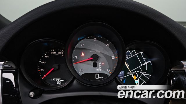 Porsche Macan 2017 — photo 8
