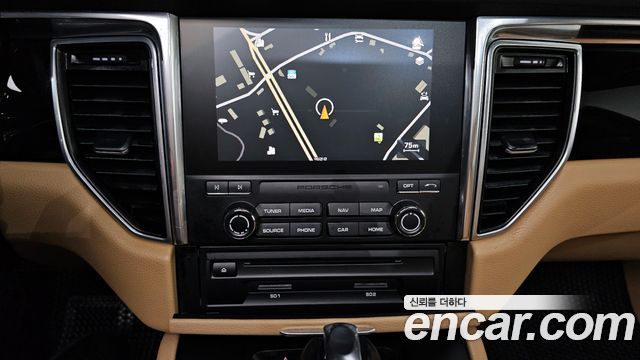Porsche Macan 2017 — photo 20
