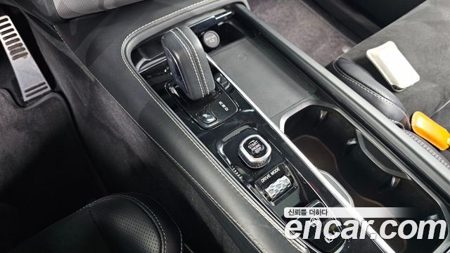 Volvo XC90 2021 — photo 12