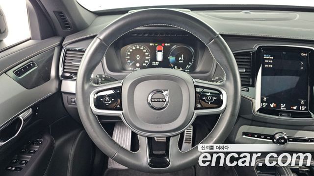 Volvo XC90 2021 — photo 19