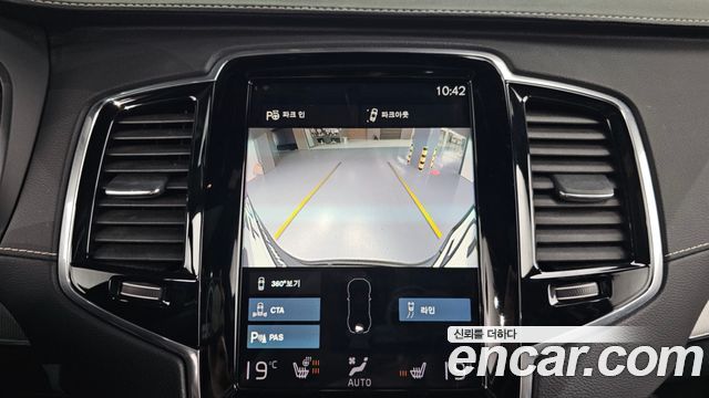 Volvo XC90 2021 — photo 21