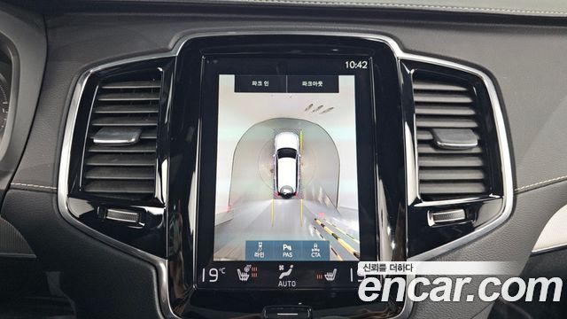 Volvo XC90 2021 — photo 22