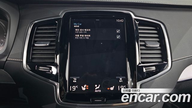 Volvo XC90 2021 — photo 23