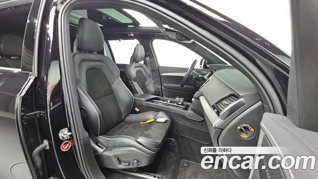 Volvo XC90 2021 — photo 16