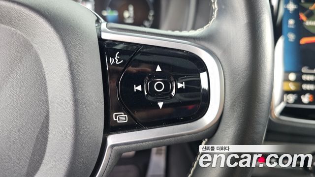 Volvo XC90 2021 — photo 27