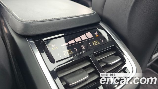 Volvo XC90 2021 — photo 33