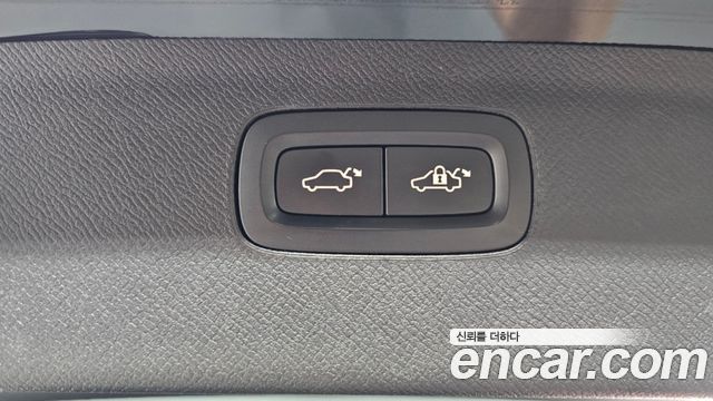 Volvo XC90 2021 — photo 35