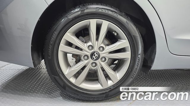 Hyundai AVANTE 2018 — photo 5