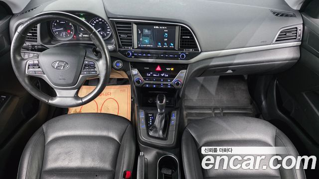 Hyundai AVANTE 2018 — photo 10