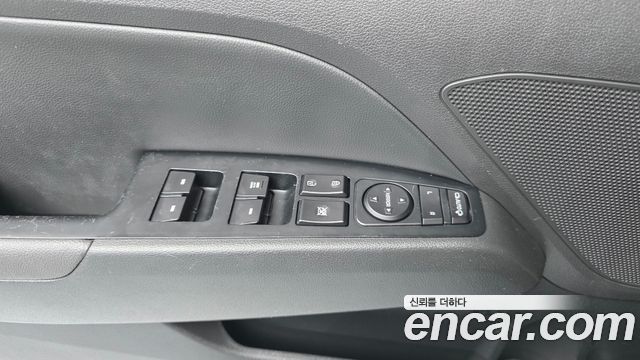 Hyundai AVANTE 2018 — photo 17