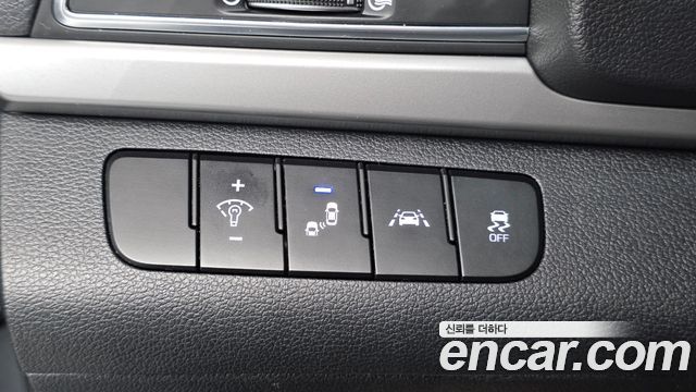 Hyundai AVANTE 2018 — photo 18