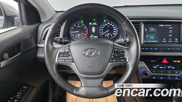 Hyundai AVANTE 2018 — photo 19
