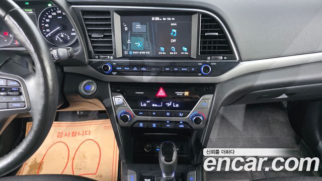 Hyundai AVANTE 2018 — photo 22