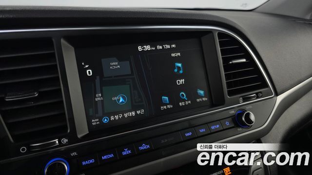 Hyundai AVANTE 2018 — photo 23