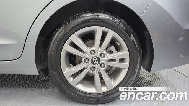 Hyundai AVANTE 2018 — photo 7