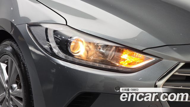 Hyundai AVANTE 2018 — photo 8