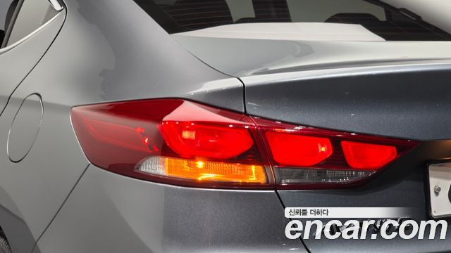 Hyundai AVANTE 2018 — photo 9