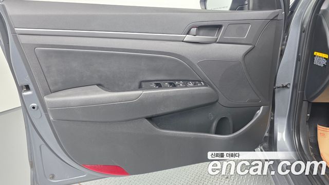 Hyundai AVANTE 2018 — photo 14