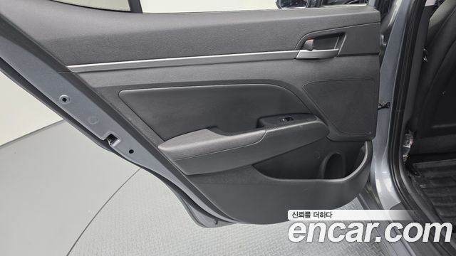 Hyundai AVANTE 2018 — photo 15