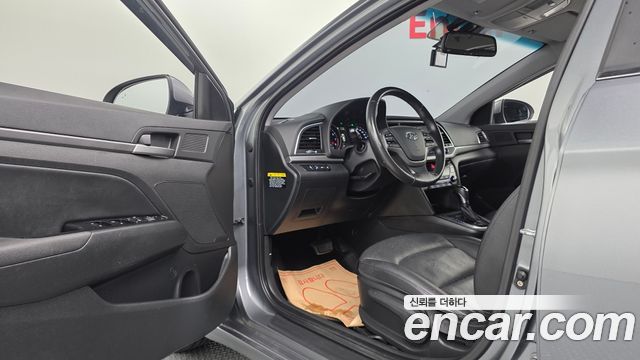 Hyundai AVANTE 2018 — photo 16