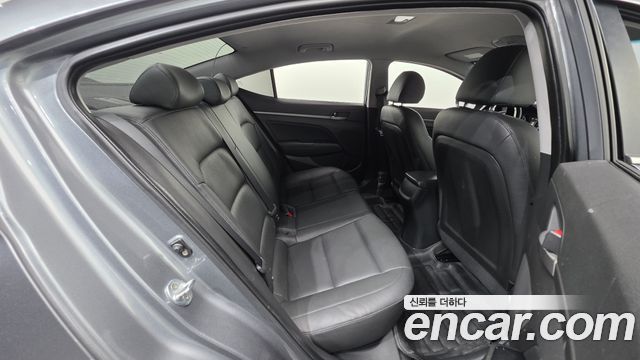 Hyundai AVANTE 2018 — photo 29