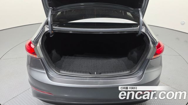 Hyundai AVANTE 2018 — photo 30