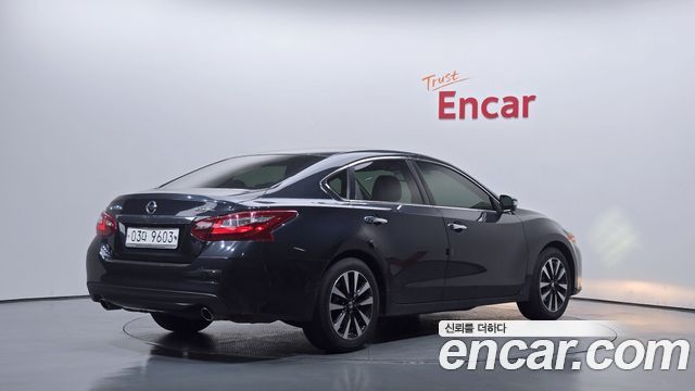 Nissan Altima 2018 — photo 2