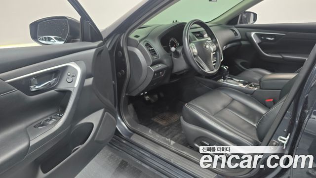 Nissan Altima 2018 — photo 10