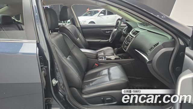 Nissan Altima 2018 — photo 11