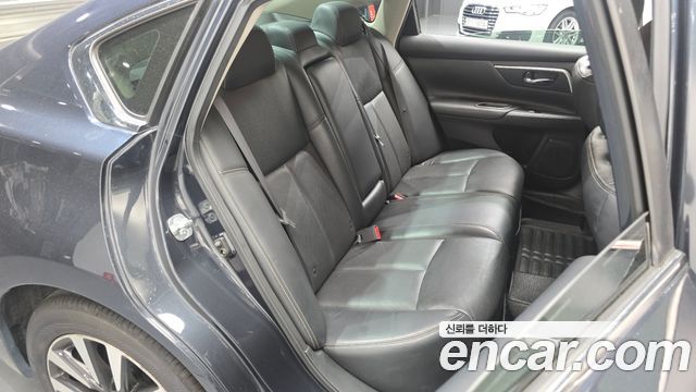 Nissan Altima 2018 — photo 12