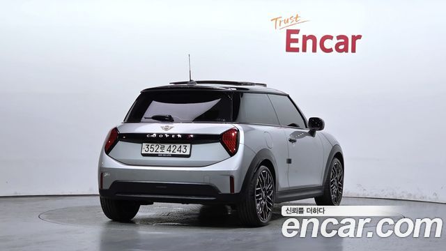 Mini Cooper 2025 — photo 2