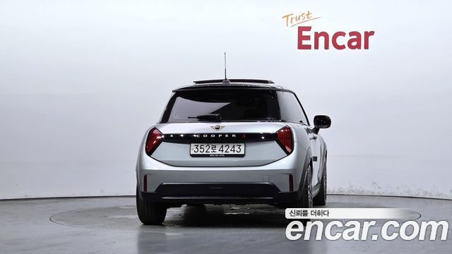 Mini Cooper 2025 — photo 4