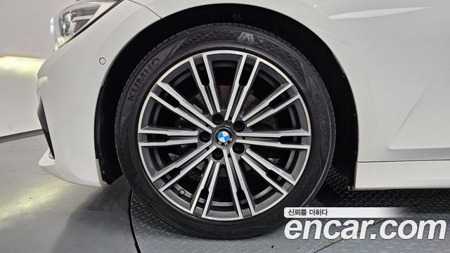 BMW 3-Series 2019 — photo 5