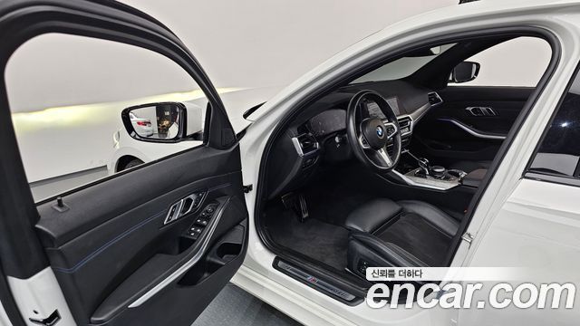 BMW 3-Series 2019 — photo 13