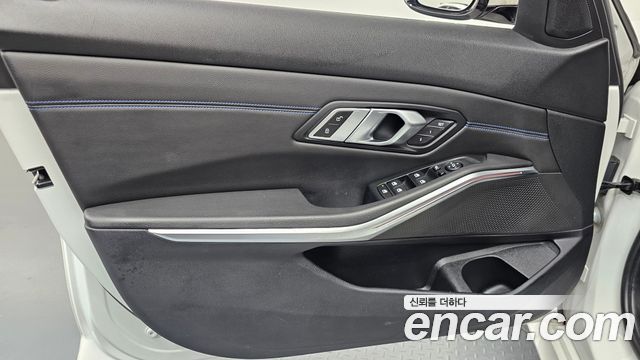 BMW 3-Series 2019 — photo 14