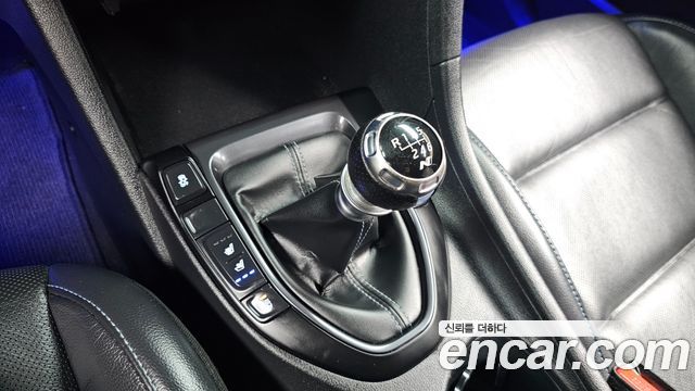 Hyundai Veloster 2019 — photo 12