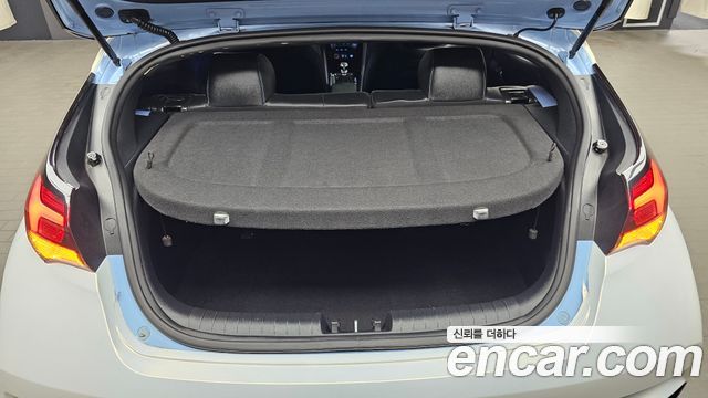 Hyundai Veloster 2019 — photo 24