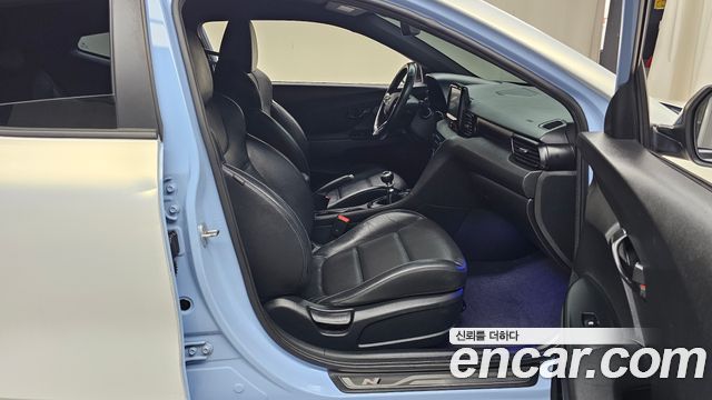 Hyundai Veloster 2019 — photo 16